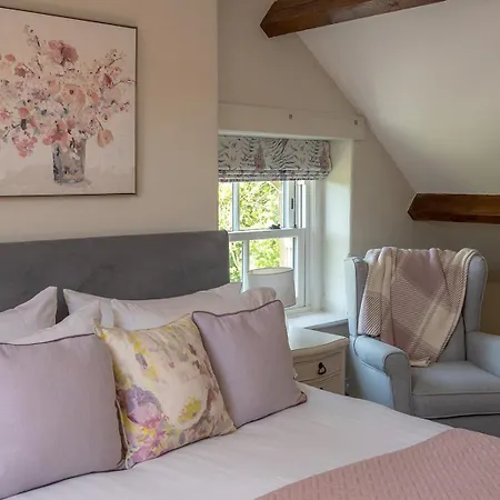 Broom House At Bridge 埃格顿