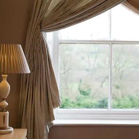 Broom House At Bridge 埃格顿