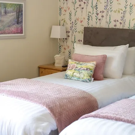Broom House At Bridge Bed & Breakfast 4*