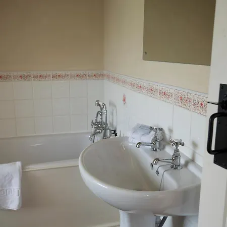 Broom House At Bridge 에그턴