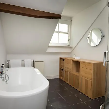 Broom House At Bridge Bed & Breakfast 3*