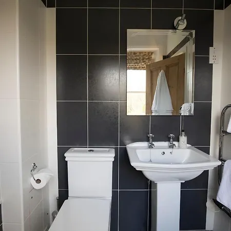 Broom House At Bridge 에그턴