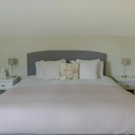 Broom House At Bridge Bed & Breakfast 4*